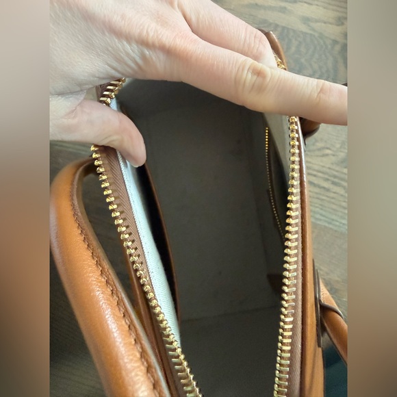 Givenchy Tan Medium Antigona Bag - Picture 8 of 11